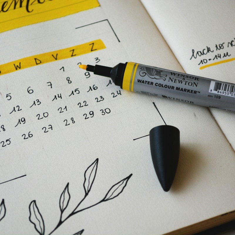 Wooden Easel Desk Photo Calendar (12 Months)